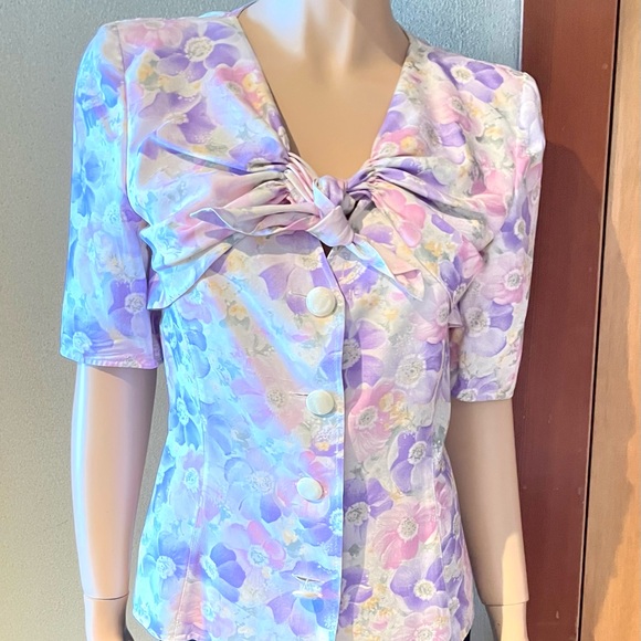Valentino Boutique pastel flowers short sleeve silk top. Size 8 - Picture 1 of 7